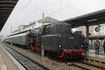 23 042 hat ans Zugende umgesetzt und wartet nun auf die Abfahrt nach Neustadt. (Kaiserslautern, 01.10.2022)