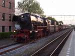 Die 23071 und die 23076 von dem Veluwse Stoom Maatschappij auf dem Bahnhof Steenwijk am 10-05-2009