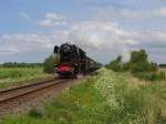 23 071 und 23 076 der Veluwse Stoomtrein Maatschappij mit eine Sonderfahrt zwischen Sneek und Stavoren bei IJlst (Friesland) am 10-5-2009.