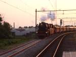 Die sonderzug aus leeuwarden trefft im bahnhof Steenwijk ein.