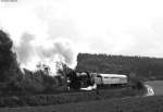 23 042 mit dem RE 36666 (Marburg (Lahn)-Frankenberg (Eder) bei Wiesenfeld 24.10.10