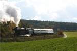 23 042 mit dem RE 36666 (Marburg (Lahn)-Frankenberg (Eder) bei Wiesenfeld 24.10.10