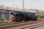 23 042 des Deutschen Eisenbahnmuseums am Abend des 03.09.2011 bei der Rangierfahrt zum Wasserfassen in Schweinfurt Hbf.