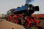 23 042 des Deutschen Eisenbahnmuseums am Abend des 03.09.2011, kurz vor der bernahme des Sonderzuges der Historischen Eisenbahn Frankfurt, der anllich des Dampflokfestes im DLW Meiningen hier auf