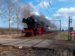 Die VSM 23 071 mit dem NVBS Jubileumsexpress, teils zusammengestellt aus historischen Rheingoldwagen, zwischen Geldermalsen und Culemborg.