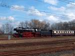 Die NVBS Jubileumsexpress; VSM Dampflok 23 071 mit historischen Rheingoldwagen.