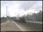 Der Dampflok-Sonderzug mit Lok 184 Bauart ELNA 6 und 23 042 hatte am 27.08.2006 im Bahnhof Wiesbaden Ost HP 0, als die S8 nach Hanau mit 420 294 und 420 814 einfuhr.