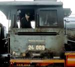 Luxemburg, im Jahr 1974 war die BR 24-009 der Deutschen Reichsbahn mit einem Sonderzug auf dem luxemburgischen Schienennetz zu sehen.