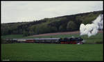 381772 drückt hier am 28.9.1990 für eine Scheinanfahrt nahe Tecklenburg auf der Teutoburger Wald Bahn ihren Sonderzug zurück.