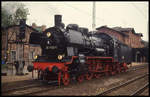 381182 rangiert hier am 6.5.1993 im Hauptbahnhof Arnstadt.