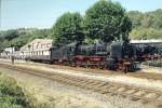 38 2267 mit historischen Rheingoldwagen im Museum Bochum-Dahlhausen September 1999