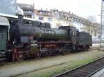 P8 2455  Posen  ist die Zuglok des  Zug der Erinnerung  der auf seiner Rundfahrt in Deutschland vom 29.03.-01.04.2009 in Freiburg Hbf auf Gleis 8 steht.