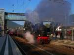 38 156 wird als Dampfsonderzug nach Ludwigshafen (Rh) Hbf bereitgestellt.