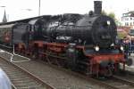 38 267 am 24.10.2009 beim Wasser nachtanken im Hbf Sollingen (Ohligs)