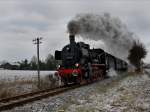 Die 38 1301 am 13.12.2009 mit einem Sonderzug unterwegs auf der Rottalbahn bei Massing.