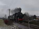 Die 38 1301 am 13.12.2009 mit einem Sonderzug unterwegs auf der Rottalbahn bei Oberdietfurt.