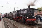 38 2267 + 212 007-9 mit einem Sonderzug in Solingen Hbf am 24.10.2009