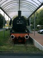 Dampflok 038 711-8 abgestellt in Berenbostel beim Wohnpark Mbel-Hesse um den  Mozart-Express  (sterreichisches Restaurant) aus ehemaligen Mitropa-Speisewagen zu ziehen.