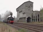 38 1301 brachte heute einen Sonderzug von Linz nach Hof Hbf.
Von dort ging es dann mit 01 533 weiter zum Dresdner Dampfloktreffen.
Hier zusehen am 11.04.14 in Pechbrunn.