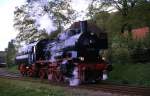 381772 setzt am 28.4.1990 im Bahnhof Brochterbeck auf der Teutoburger Wald Eisenbahn um. Damals war der gesamte Streckenteil der TWE noch in Betrieb. 