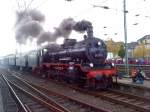 38 2267 (der DR) bei der Ausfahrt vom Hbf Solingen nach Remscheid.Aufgenommen zum Brckenfest, am 25.10.09