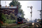 411231 hält nit dem N 7418 nach Magdeburg am 19.10.1991 um 13.38 Uhr im Bahnhof Genthin.