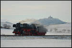 Dampflok 41 1144-9 (IGE  Werrabahn Eisenach ) kommt als Lz-Fahrt (für DPE 20395 Arnstadt - Eisenach) am 29.01.2023 unterhalb der Wachsenburg vom Drehen über das Gleisdreieck in Gotha von