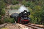 Elstertalexpress 2008: 41 1144 verlsst am 27.09.08 den Tunnel in Greiz-Dhlau und berquert direkt danach die Weie Elster auf einer Steinbogenbrcke.