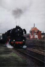 41 1231 fhrt mit einem Fotogterzug ber den Stassfurterablaufberg.
April 01