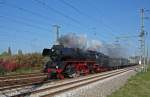 Auf Grund eines lngeren Aufenthaltes in Halle konnte der von 41 1144-9 gezogene Sonderzug kurz hinter der Ausfahrt aus dem Hauptbahnhof nochmals abgelichtet werden, 10.10.10.