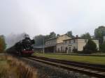 41 1144-9 mit dem Elstertal-Express bei der Einfahrt in Elsterberg, am 15.10.11.