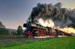 41 1144-9 und 44 1486-8 verlassen von Meiningen kommend mit einem Kieszug den Bahnhof Oberrohn in Richtung Eisenach.