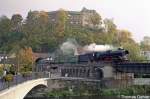 41 1144 auf der Elsterbrcke nach Verlassen des Greizer Schlossbergtunnels im Oktober 2004.