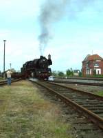 41 1231 zieht einen Fotogterzug ber den Ablaufberg in Stafurt, 27.05.06