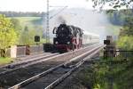 41 1144 als Vorspannlok fr 03 1010 ziehen gemeinsam den Sonderzug von Marianske Lazne nach Leipzig(Hbf.).Hier auf der Elstertalbrcke bei Jocketa.17.05.2012.