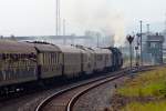 Warten auf die Weiterfahrt. Zwischen Eisenach und Meiningen, Nostalgiezug gezogen von 41 1144-9 und 44 1486-8
am 06.09.2014