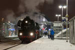 Bahnhof Gera am 3. Dezember 2017. Der Fotograf nutzte den planmäßigen Halt für ein Foto der 41 1144-9. 