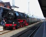 Mit Volldampf durch Thringen!

Am 9 April 2011 waren wir mit 41 1144-9 durch Thringen unterwegs. Der Thringer Eisenbahnverein in Weimar hatte eine Dampfloksonderfahrt organisiert.

Vom BW in Weimar ging es ber Arnstadt nach Meiningen ins Dampflok AW.

In Arnstadt und Meiningen war schon Frhling aber in Oberhof lagen noch Schneereste.

Hier ein kurzer Zwischenhalt in Arnstadt Hbf.