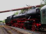 Die Lokomotive 41 360 fhrt aus dem brandneuen Bahnhof  Landschaftspark Nord  in Duisburg aus.