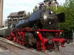 Die Lokomotive 41 360 steht in dem brandneuen Bahnhof  Landschaftspark Nord  in Duisburg aus.