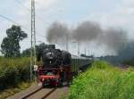 Zischend und fauchend dampft diese Lokomotive in Richtung Kln.