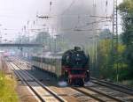 Die 41 360 rauscht durch den Bahnhof Angermund.