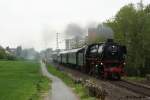 41 096 mit einem Dampfsonderzug am 2.5.10 bei Kirchdorf.