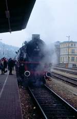 Die 41 018 ist in Meiningen mit ihrem Sonderzug angekommen.