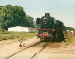 Im Juli 1995 kam die Lbecker Dampflok 042 271 mit einem Sonderzug nach Putbus.Hier passierte die Lok den von mir geschlossenen Bahnbergang wo ich an Tag Dienst hatte um dann bis zur ihrer Rckfahrt auf der Ladestrae zuwarten.