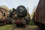 42 2754 am 7. April 2024 im Dampflokmuseum Hermeskeil. Bevor sie nach Hermeskeil kam, war die Lok vom 19.Januar 1996 bis März 2001 im Eigentum der ÖGEG. Am 14.März 2001 wurde die Lok an den Schrotthändler Bender Rohstoff-Recycling e.K. nach Leverkusen-Opladen verkauft. Im März 2001 wurde die 42er und eine Dampfspeicherlok mit Hilfe der E 94 192 von München-Laim nach Opladen überführt. Dort stand die Lok bis in den August 2004 als Denkmallok auf dem Betriebsgelände. Im August 2004 stand die Lok zum Verkauf und wurde an den privaten Sammler Bernd Falz für das Dampflokmuseum Hermeskeil verkauft. Am 3.Oktober 2004 wurde die Lok schließlich von Opladen nach Hermeskeil überführt.