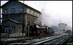 DR 441093 rollt hier im Bahnhof Meiningen am 25.01.1992 zur Drehscheibe.