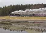 Hier fährt beim Kraftwerk Ruderatshofen die 44 546 mit Volldampf vorbei.