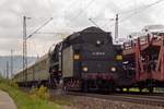 44 2546-8 auf der Filstalbahn mit einem Sonderzug zu den Märklintagen nach Göppingen zwischen Kuchen und Gingen(Fils) am 14.