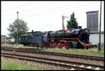 Am Bahnübergang Lichtenseer Straße in Wülknitz steht diese Altbaukessel Lok 44351 als Denkmal.